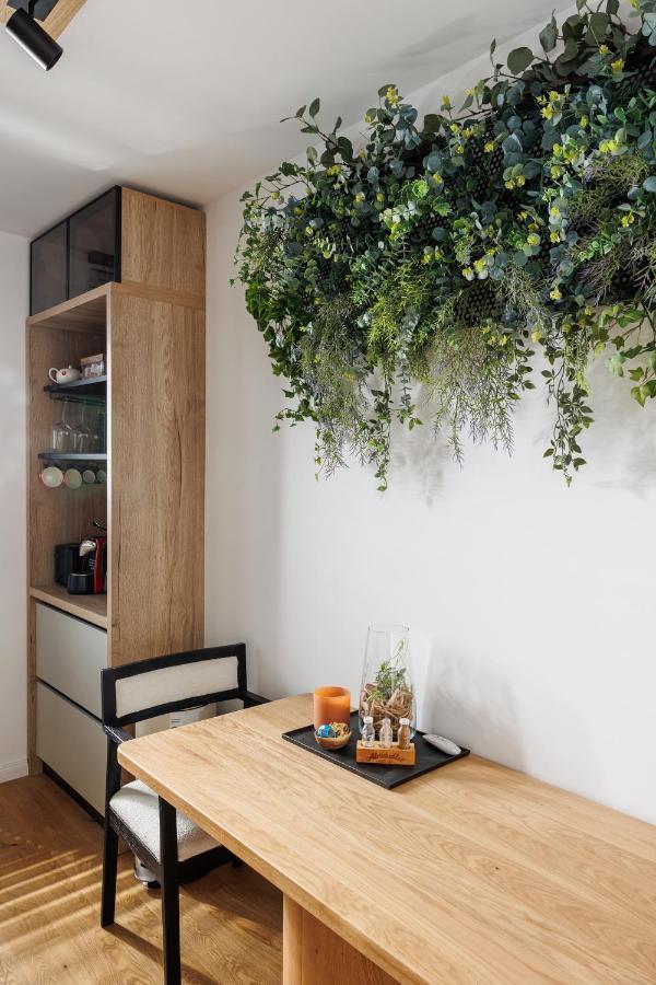 Pure Living W. Private Parking Apartment