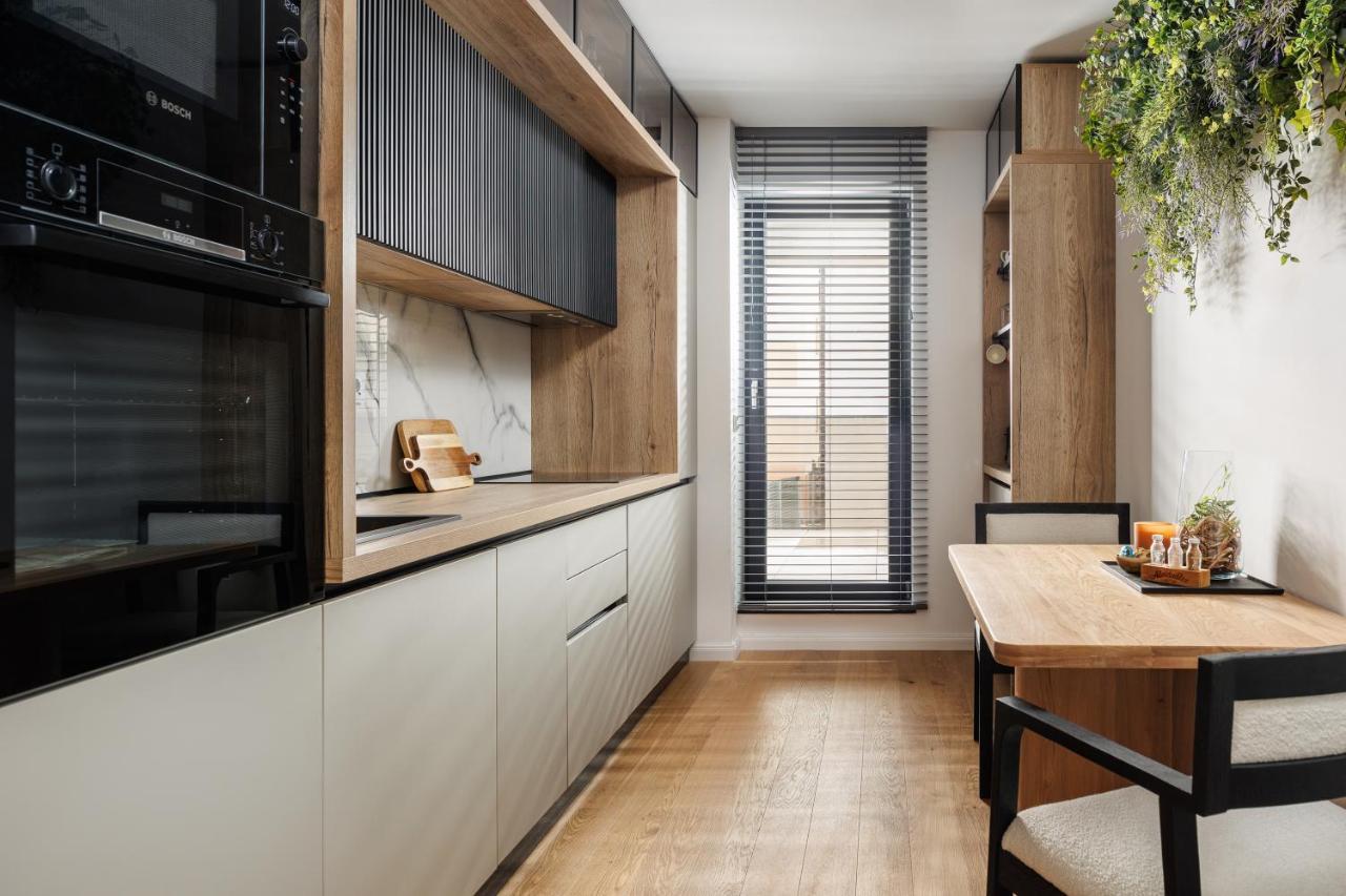 Pure Living W. Private Parking Apartment