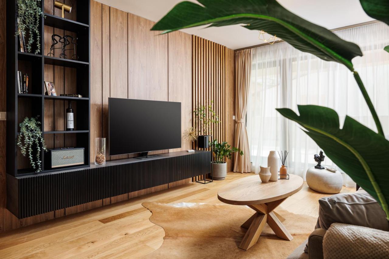 Pure Living W. Private Parking Apartment *