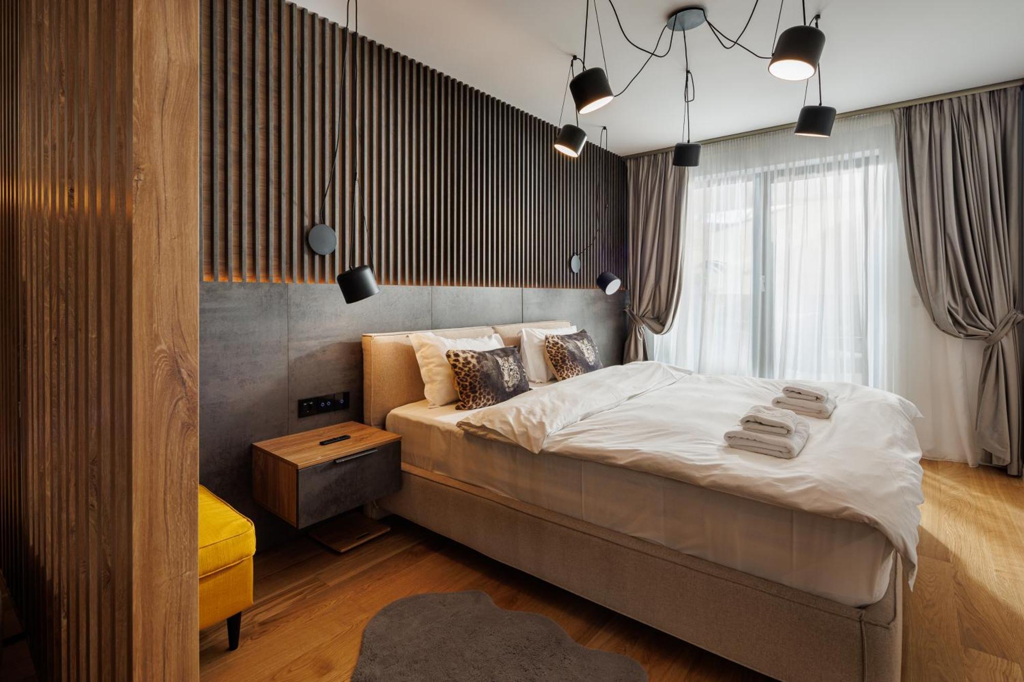 Pure Living W. Private Parking Apartment